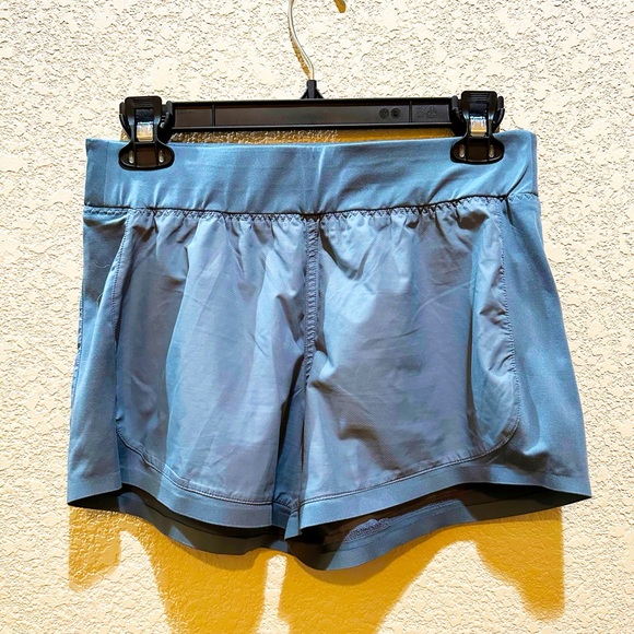 Athleta Mesh Racer Run Midrise 4inch Short, Size small - Picture 2 of 4